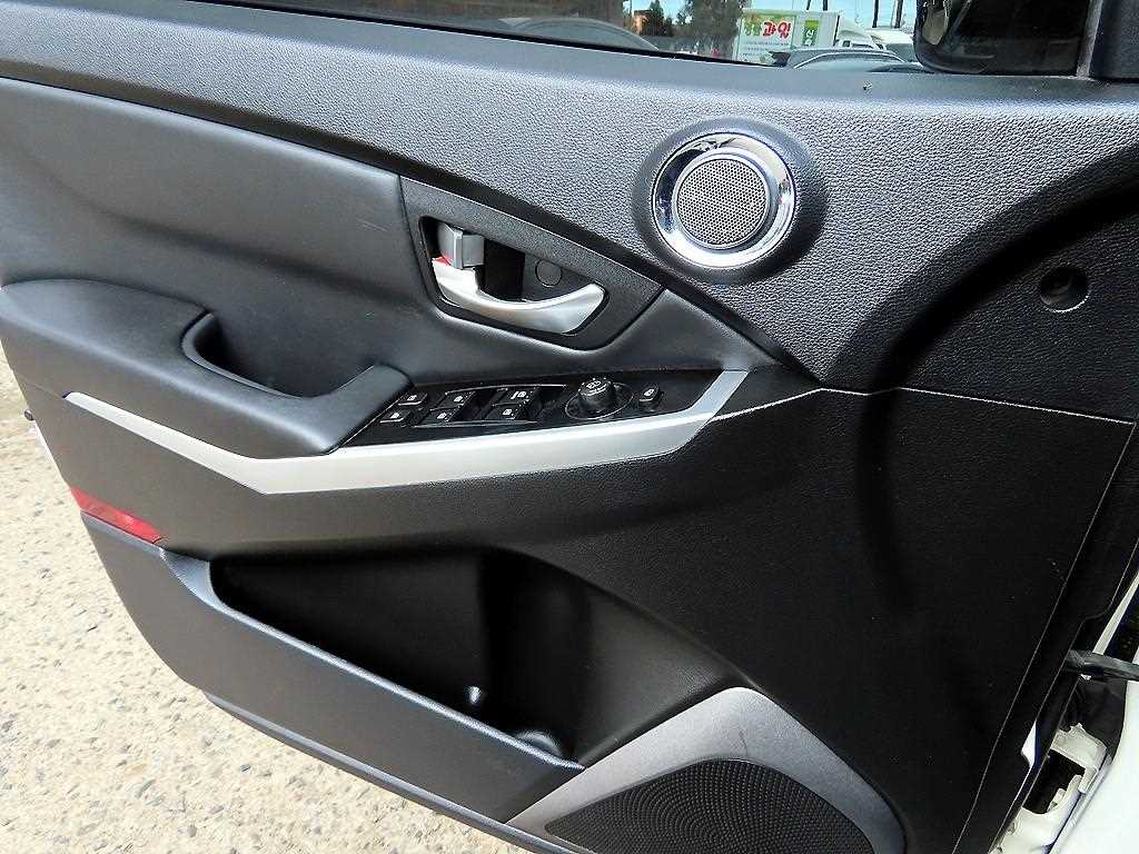 Ssangyong Korando - Vista 11