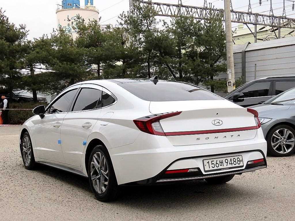 HYUNDAI Sonata - Vista 3