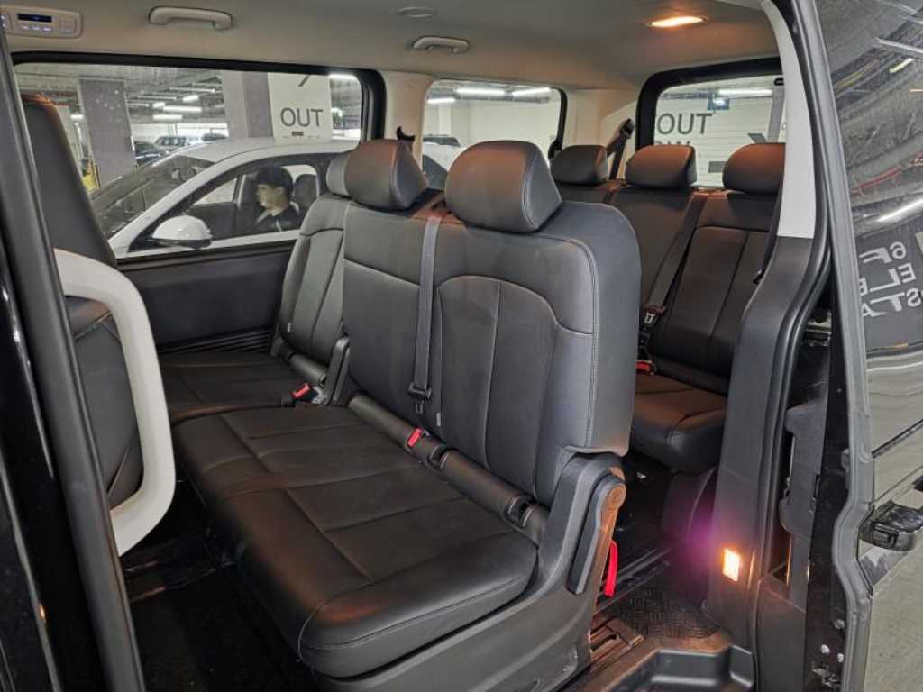 HYUNDAI Staria - Vista 10