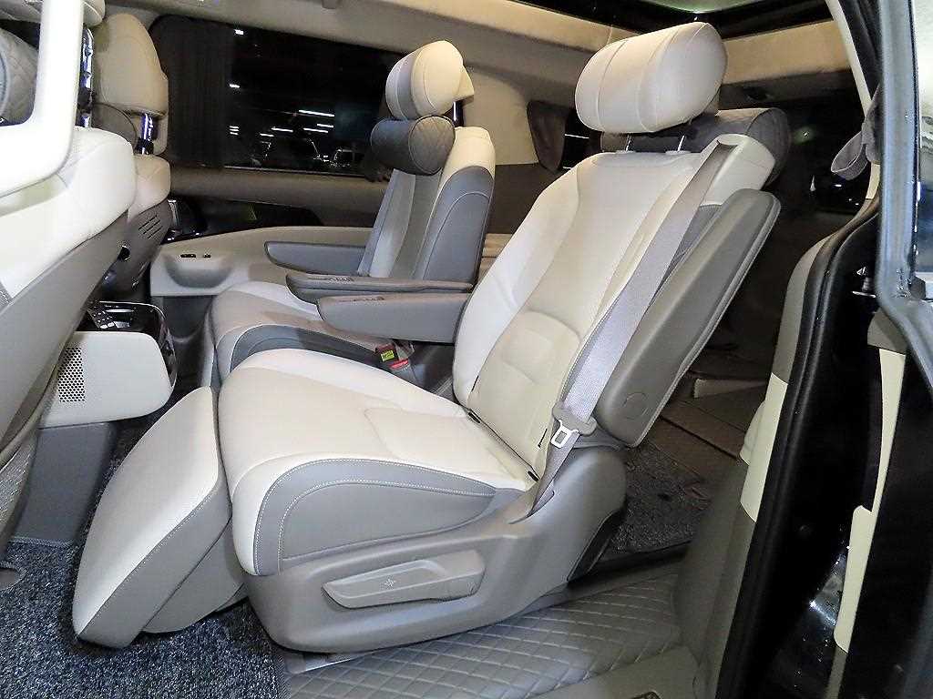 KIA Carnival - Vista 7