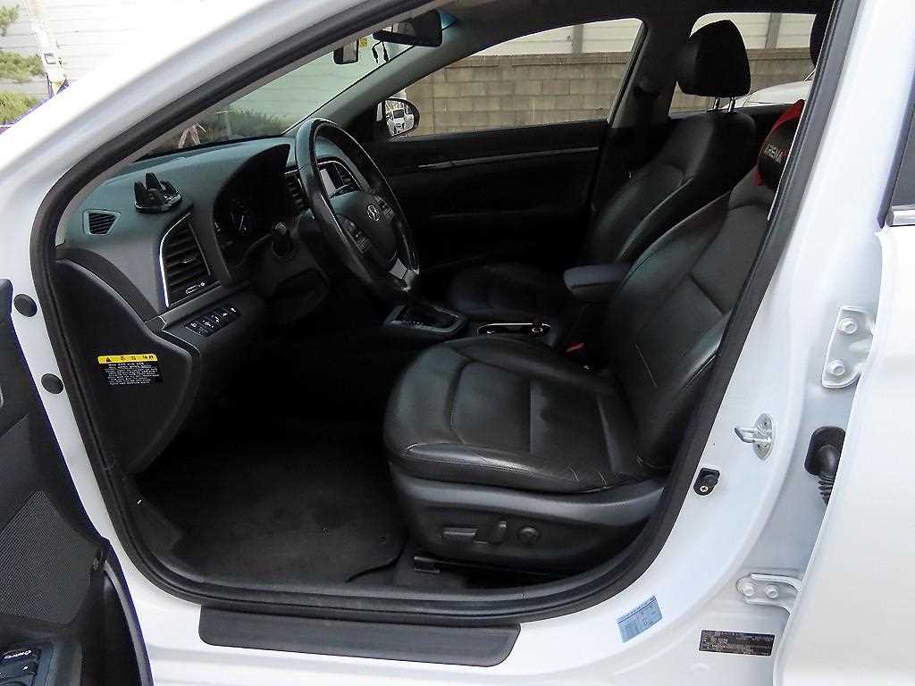 HYUNDAI Avante - Vista 5