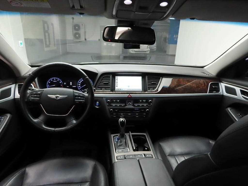 HYUNDAI Genesis - Vista 6