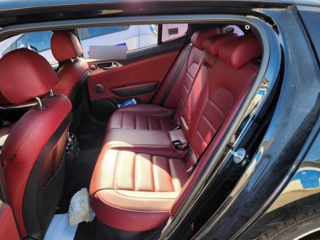 KIA Stinger - Vista 5