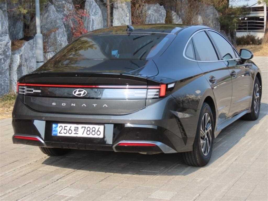 HYUNDAI Sonata - Vista 3