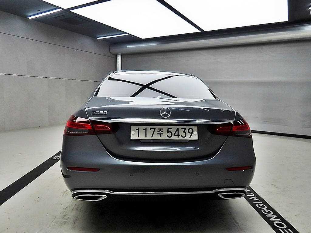 Mercedes Benz E class - Vista 3