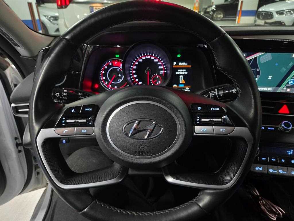 HYUNDAI Avante - Vista 12