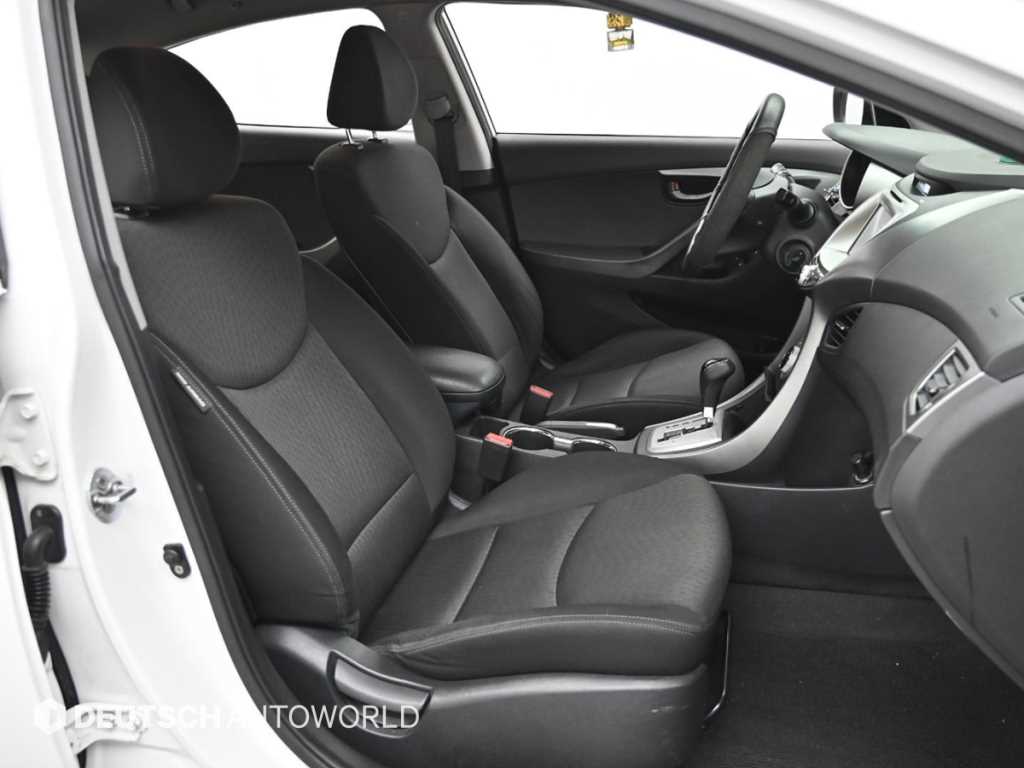 HYUNDAI Avante - Vista 10