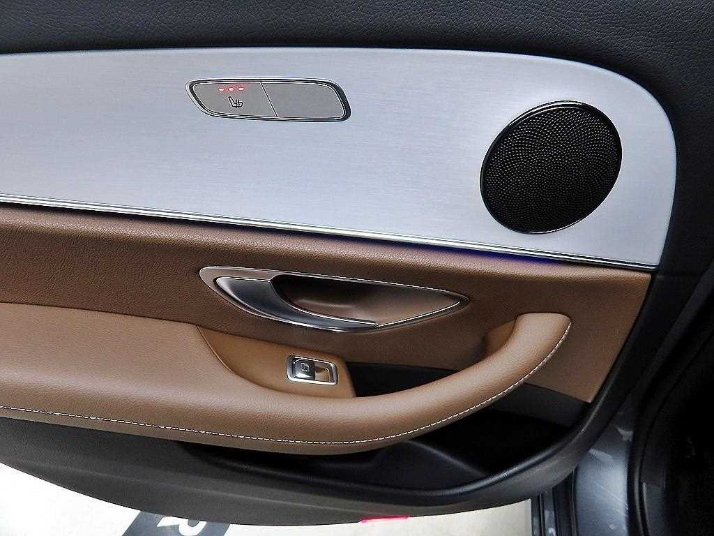 Mercedes Benz E class - Vista 12