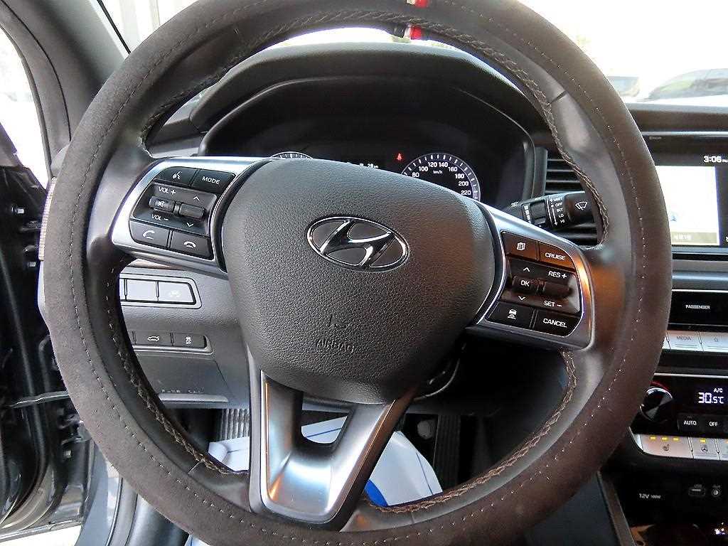 HYUNDAI Sonata - Vista 8