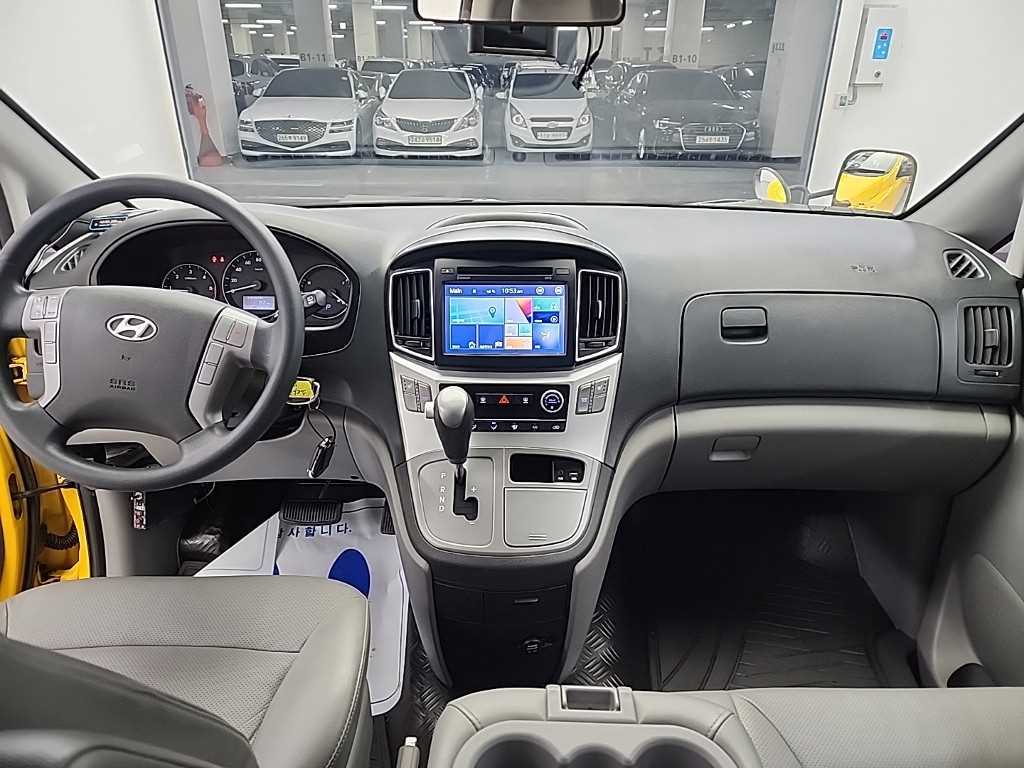 HYUNDAI Starex - Vista 7