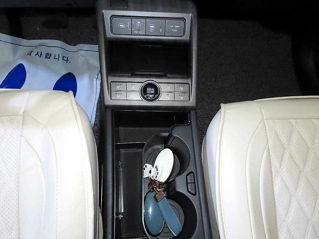 HYUNDAI Kona - Vista 11