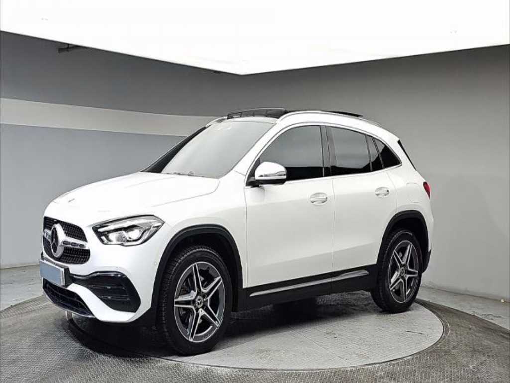 Mercedes Benz GLA Class - Vista 2