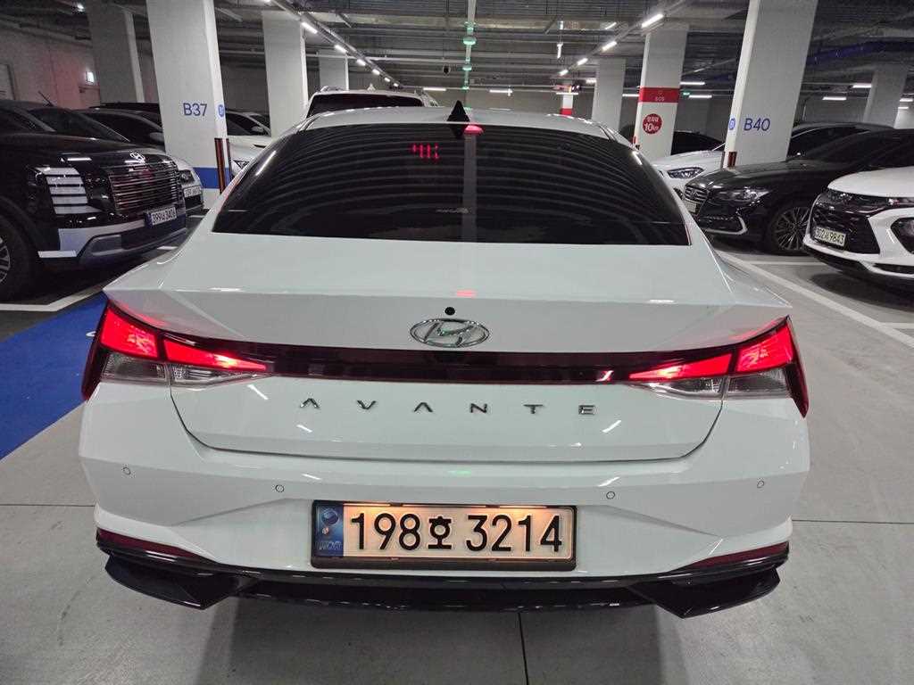 HYUNDAI Avante - Vista 4