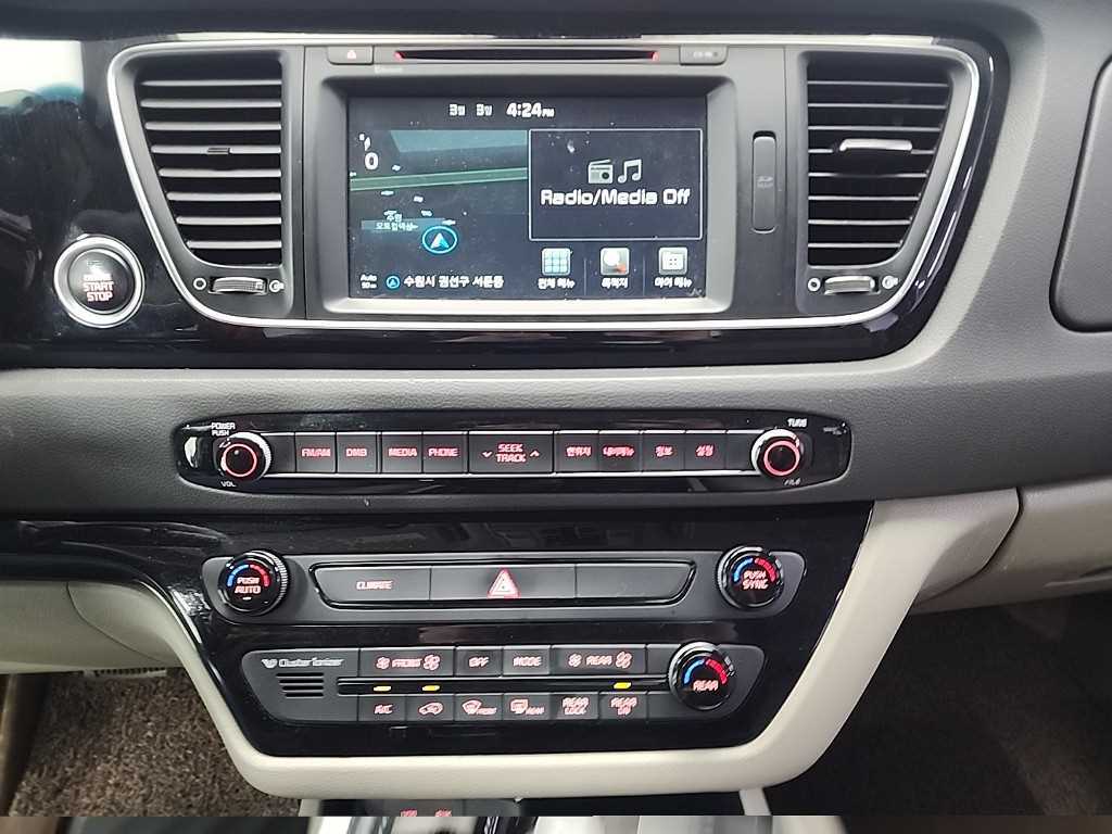 KIA Carnival - Vista 10