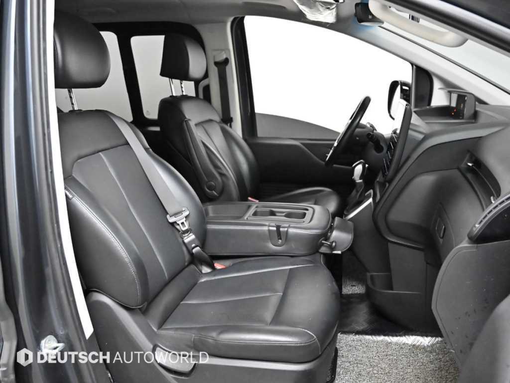 HYUNDAI Staria - Vista 10