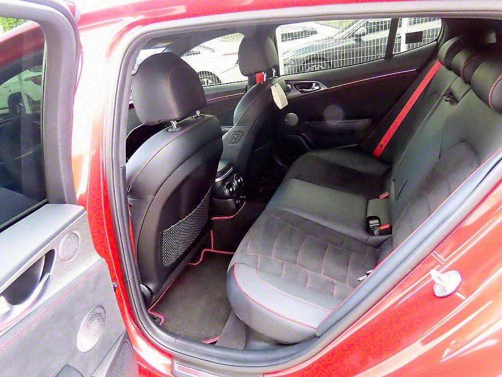 KIA Stinger - Vista 6