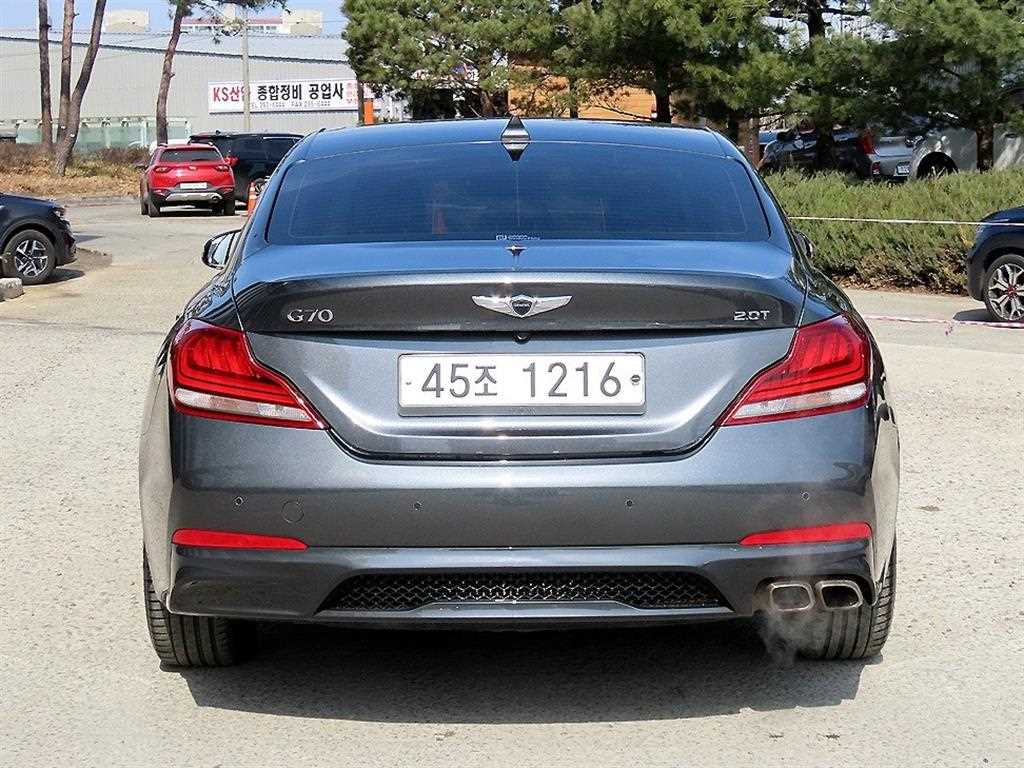 Genesis G70 - Vista 4