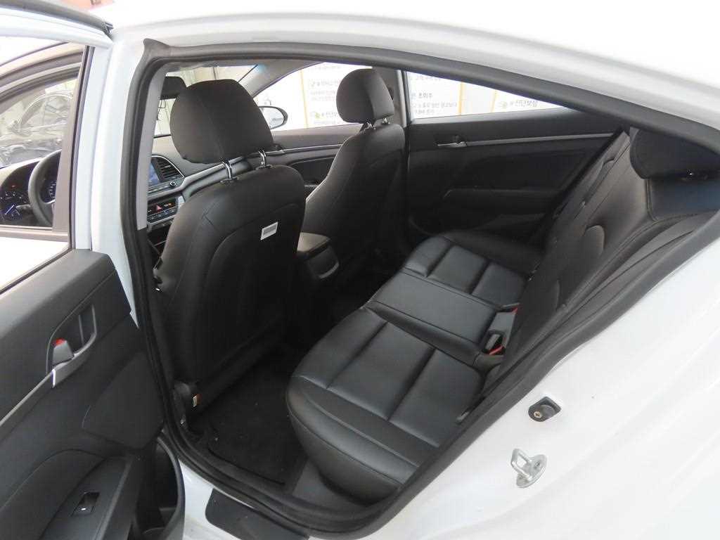 HYUNDAI Avante - Vista 6