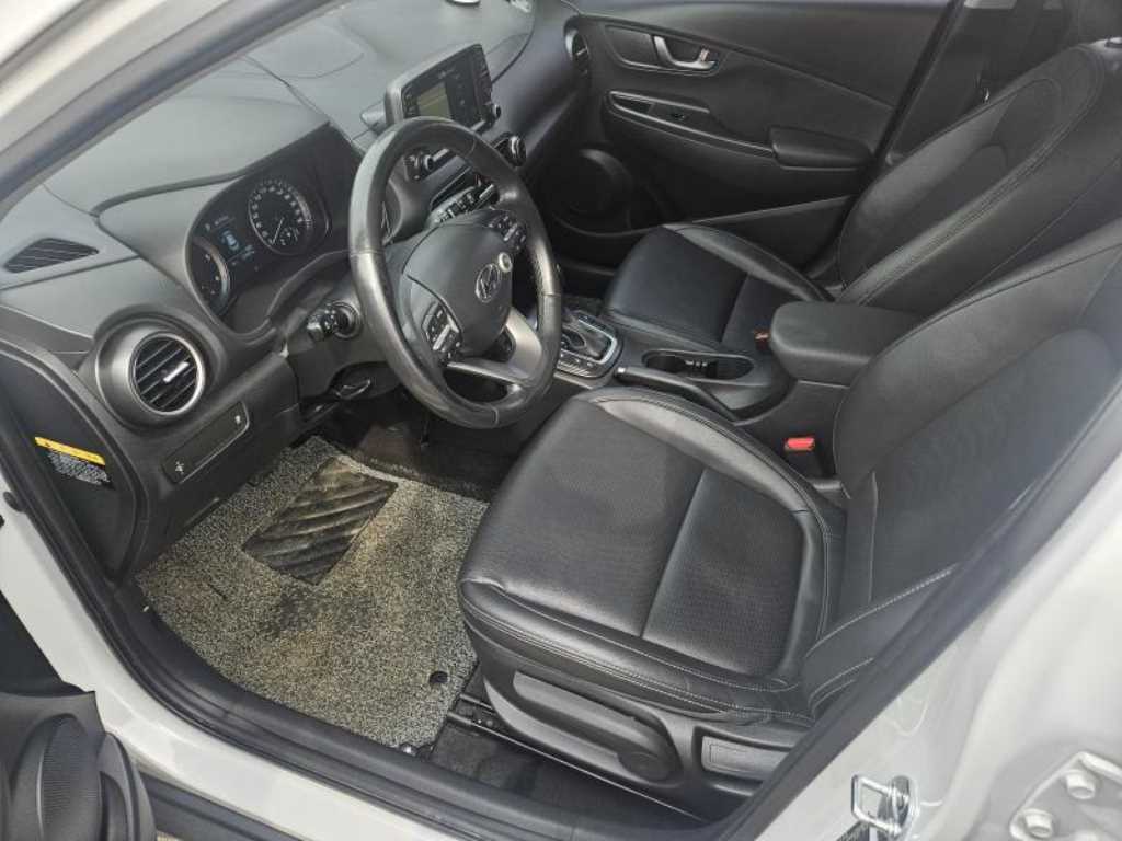 HYUNDAI Kona - Vista 12