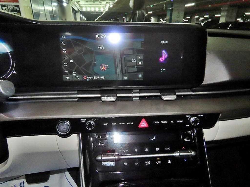 KIA Carnival - Vista 11