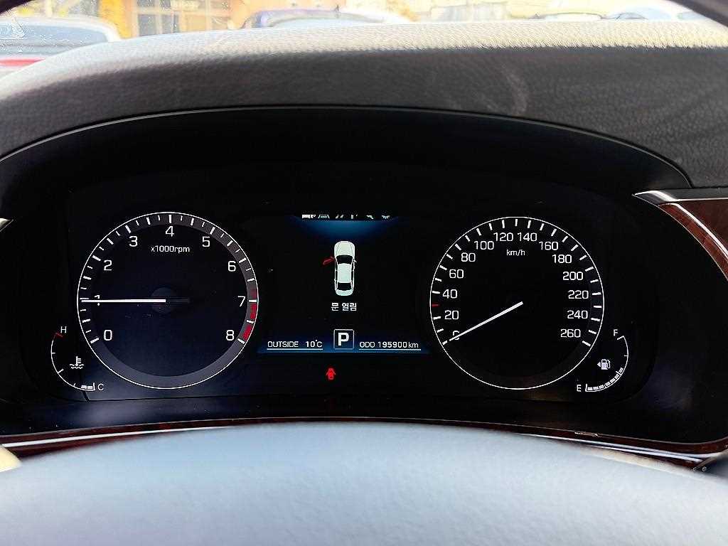 HYUNDAI Equus - Vista 9