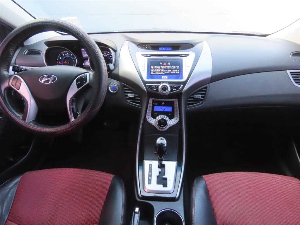 HYUNDAI Avante - Vista 8