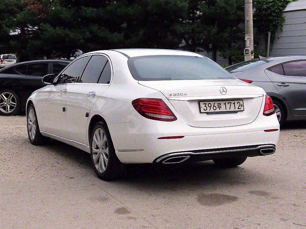 Mercedes Benz E class - Vista 3