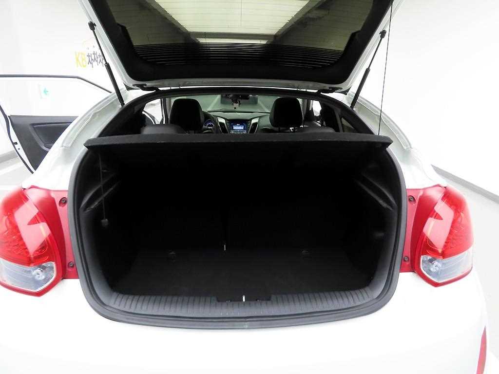 HYUNDAI Veloster - Vista 5