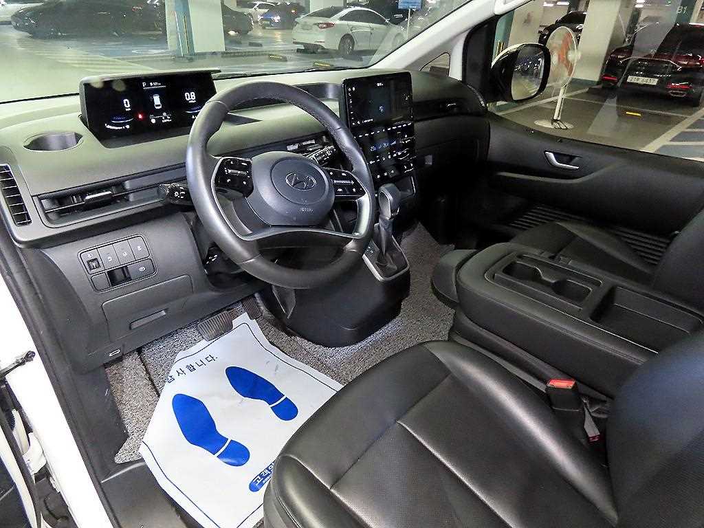 HYUNDAI Staria - Vista 9