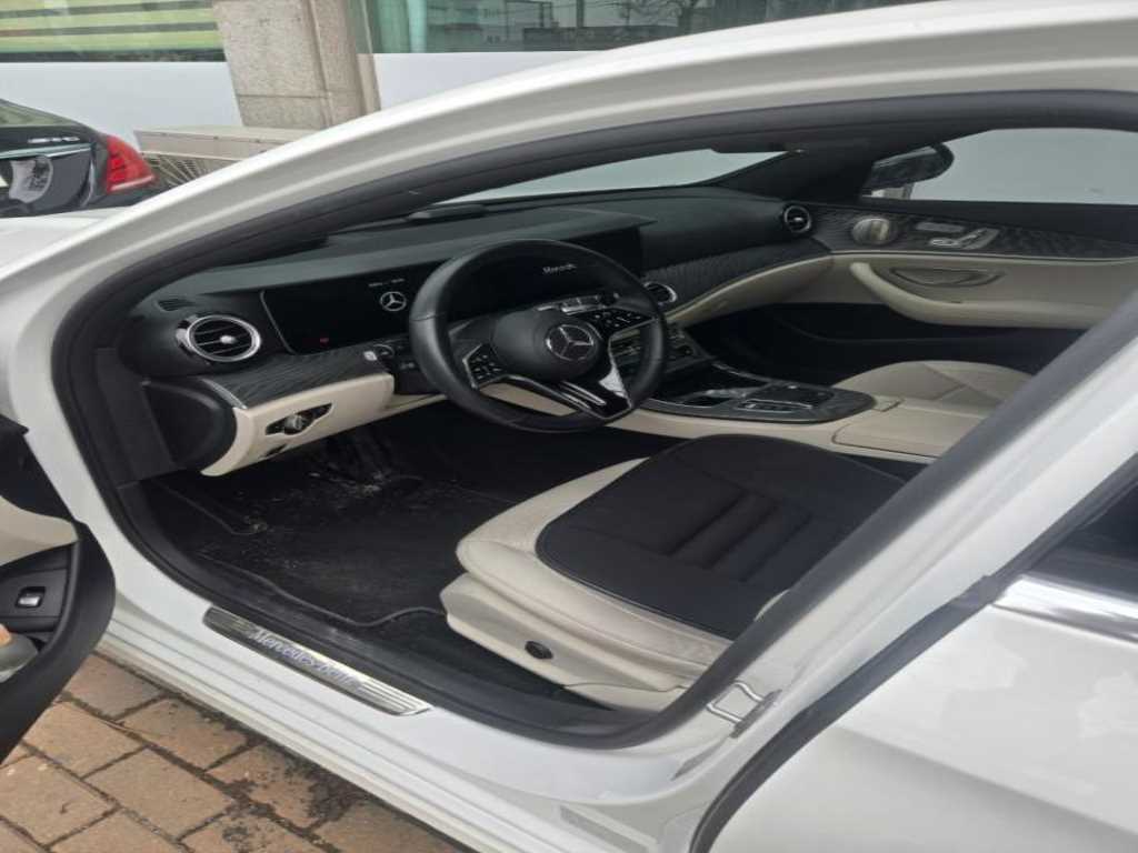 Mercedes Benz E class - Vista 2