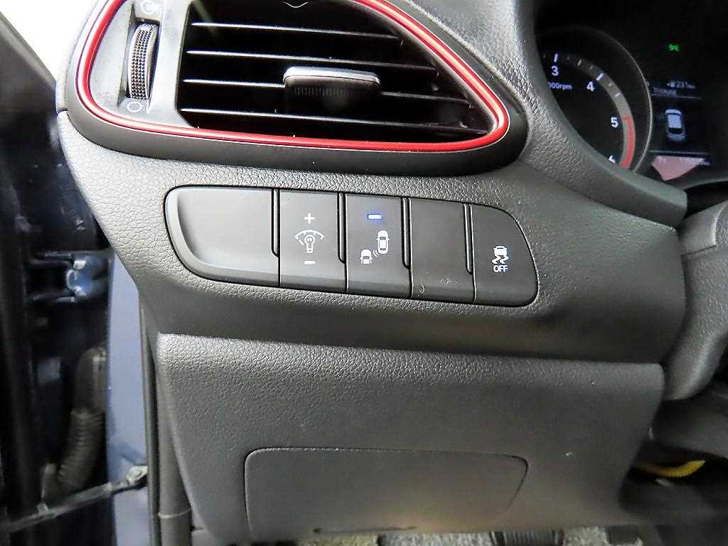 HYUNDAI i30 - Vista 12