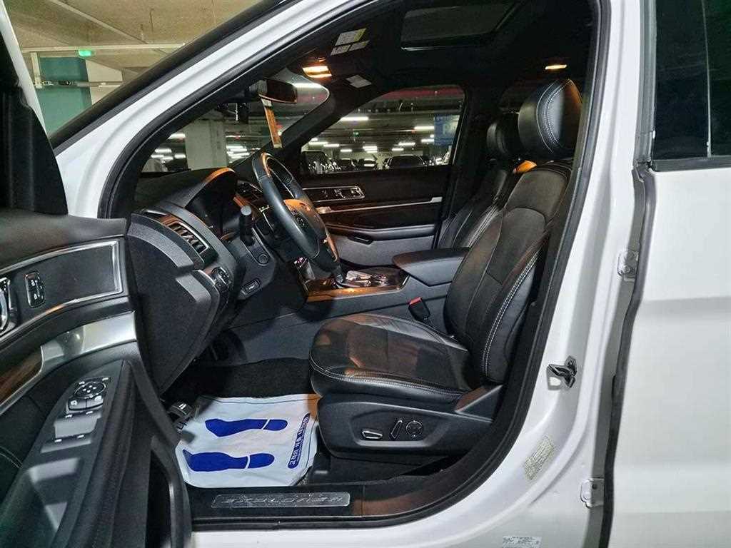 Ford Explorer - Vista 6