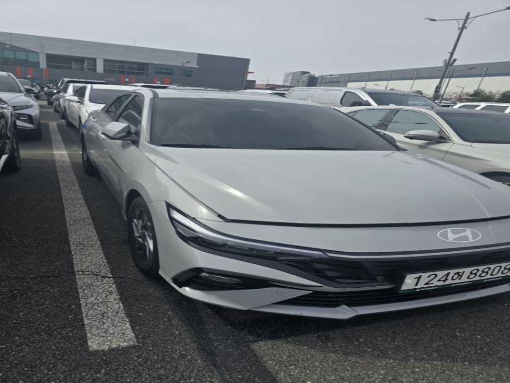 HYUNDAI Avante - Vista 3