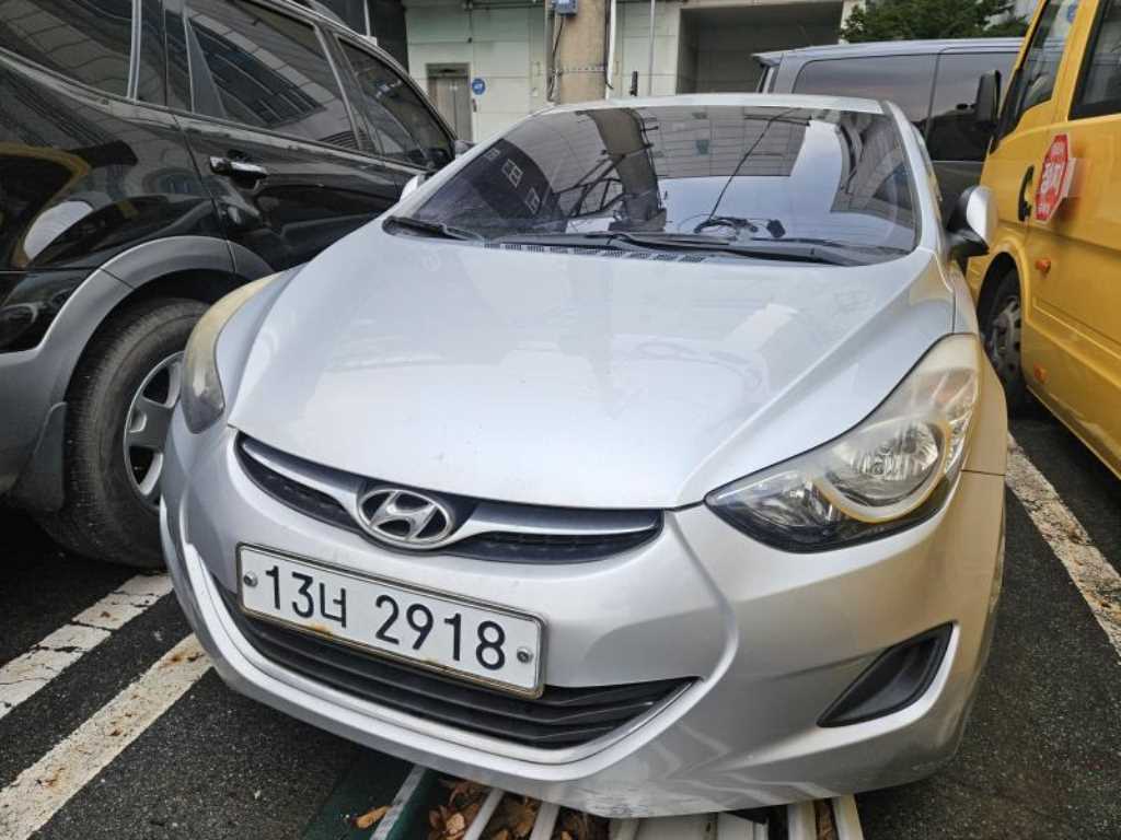 HYUNDAI Avante - Vista 3