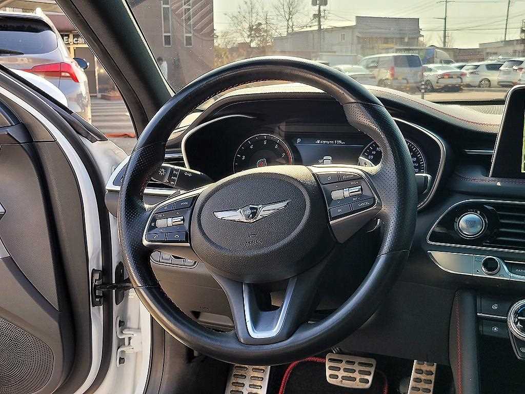 Genesis G70 - Vista 8