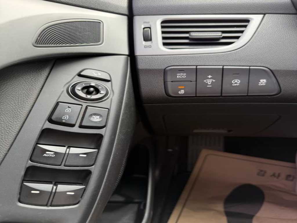 HYUNDAI Avante - Vista 10