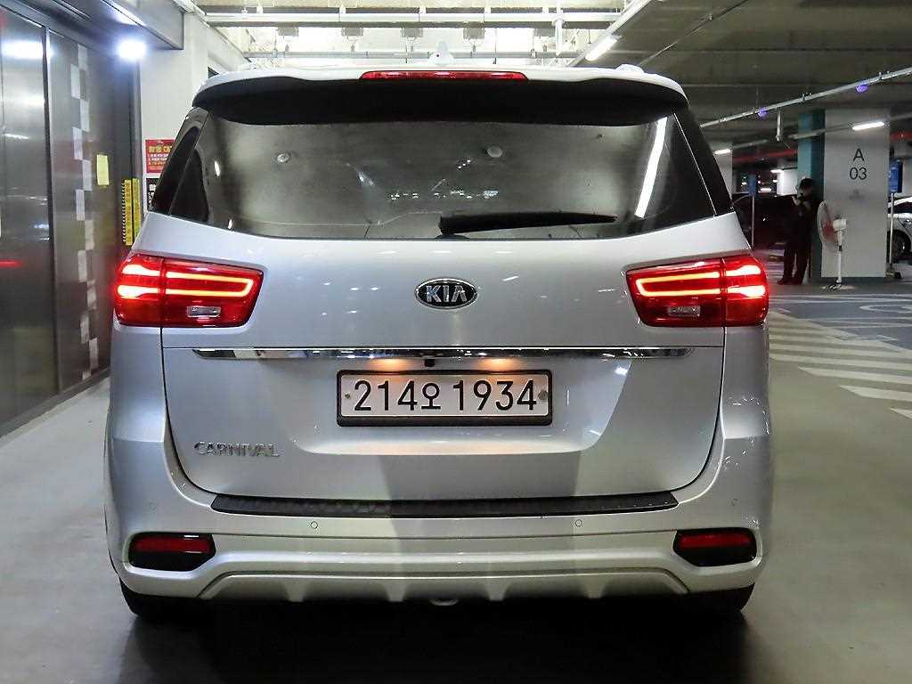 KIA Carnival - Vista 5