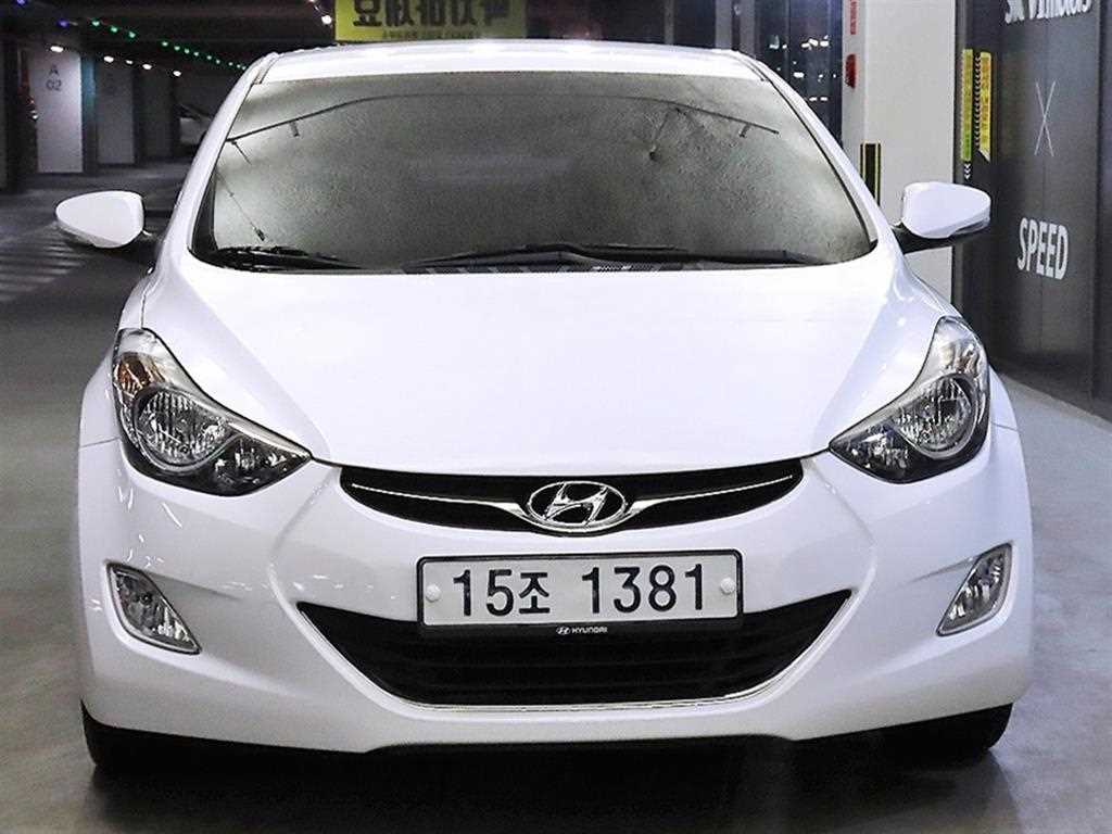 HYUNDAI Avante - Vista 2