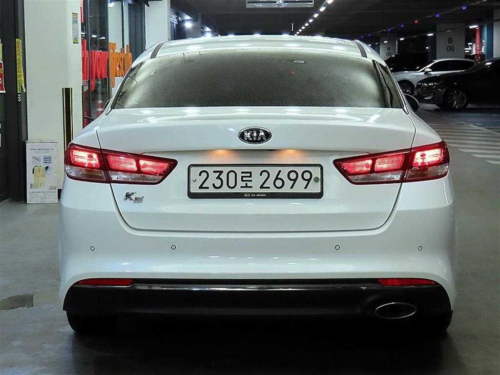 KIA K5 - Vista 5