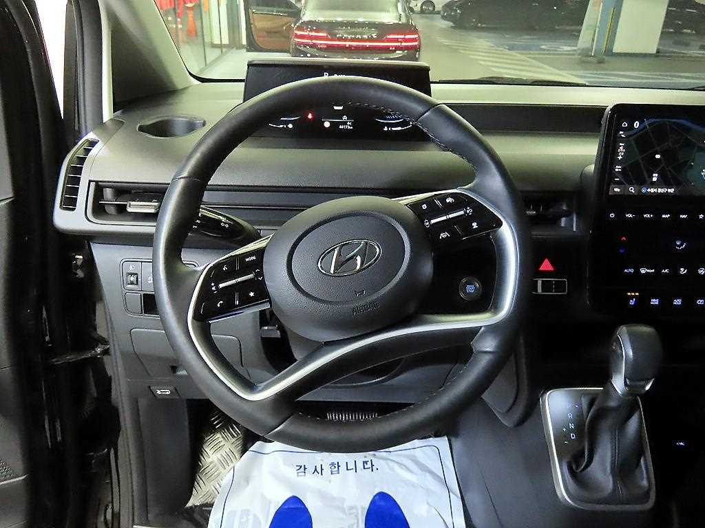 HYUNDAI Staria - Vista 8