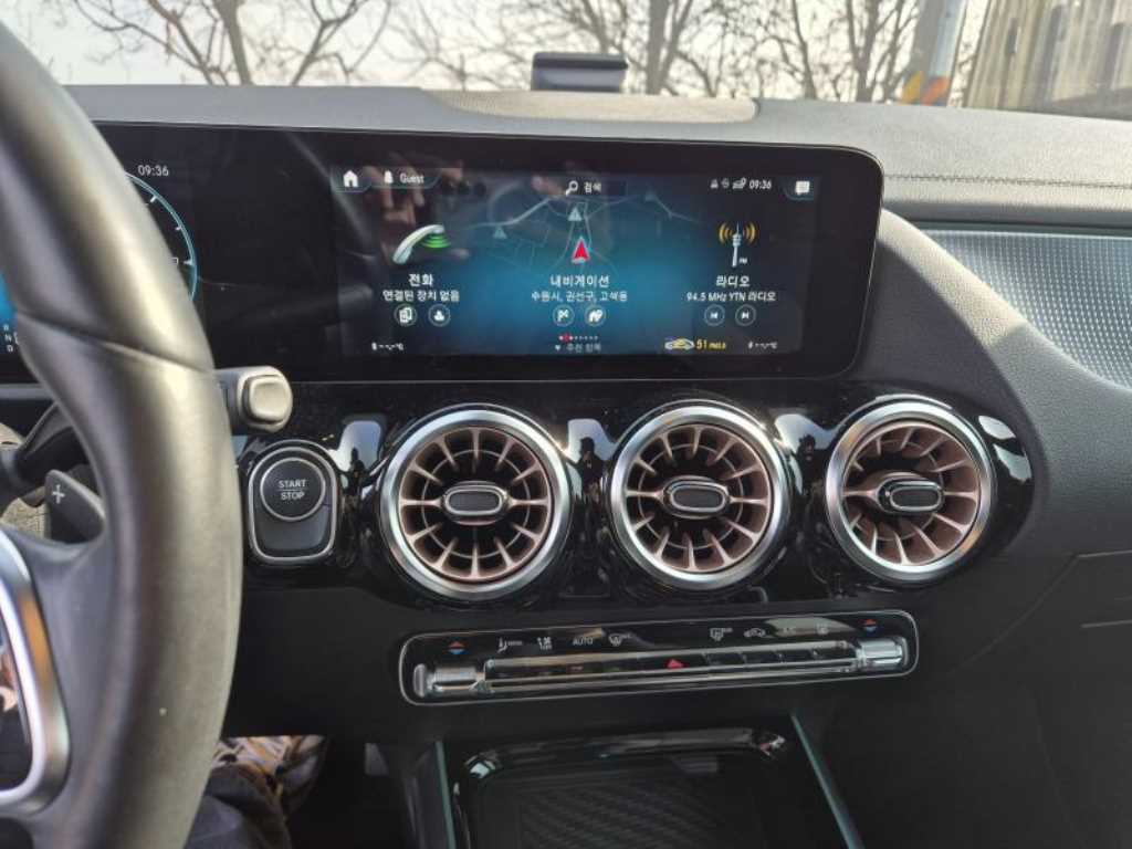 Mercedes Benz EQA - Vista 8