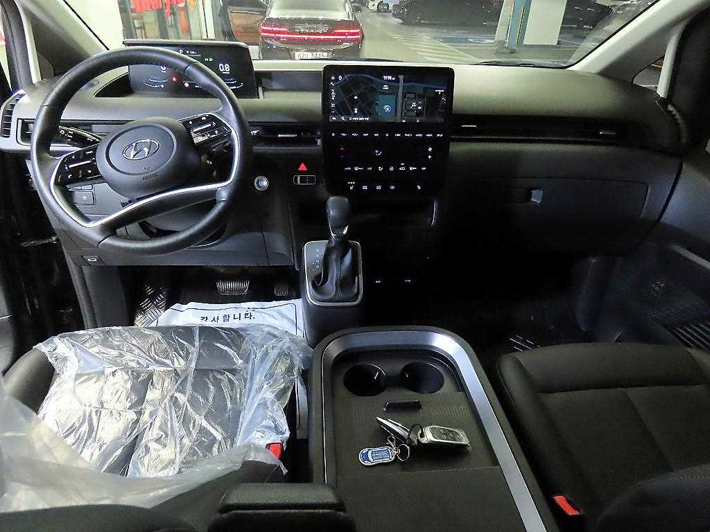 HYUNDAI Staria - Vista 10