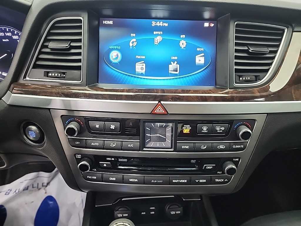 HYUNDAI Genesis - Vista 10