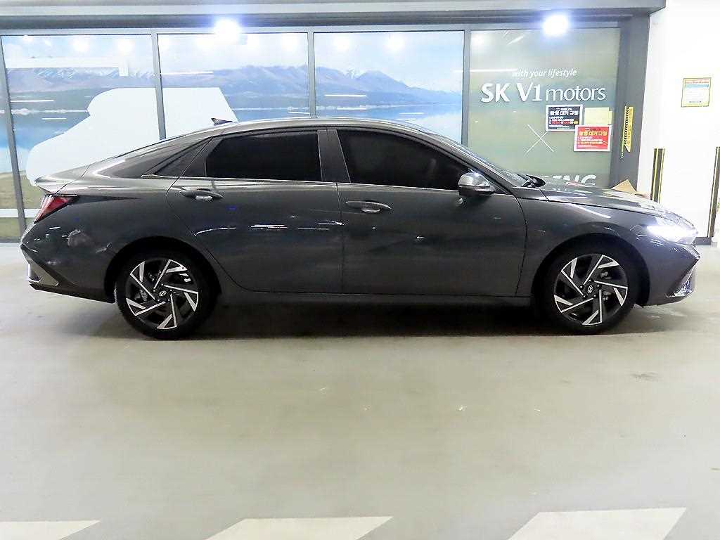 HYUNDAI Avante - Vista 3