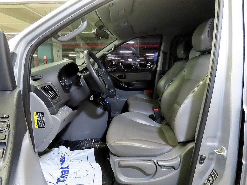 HYUNDAI Starex - Vista 11