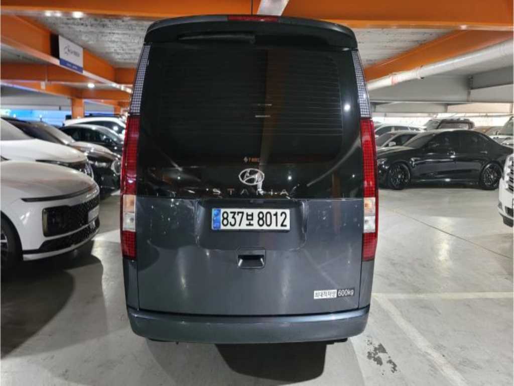 HYUNDAI Staria - Vista 3