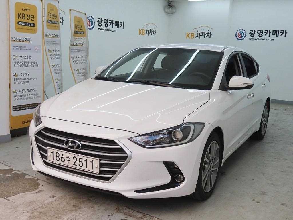 HYUNDAI Avante - Vista 2