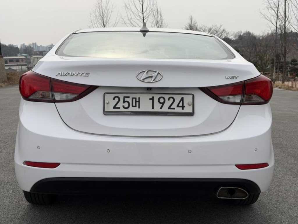 HYUNDAI Avante - Vista 5