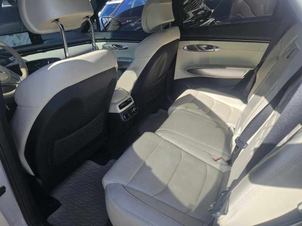 Genesis GV80 - Vista 9