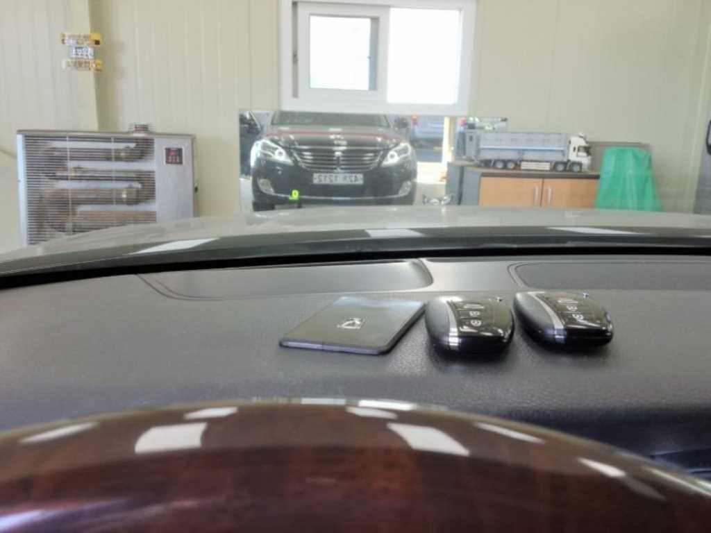 HYUNDAI Equus - Vista 10